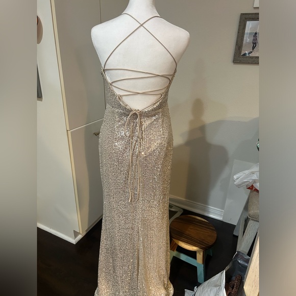 Perfect Holiday Party Dress - Picture 5 of 7